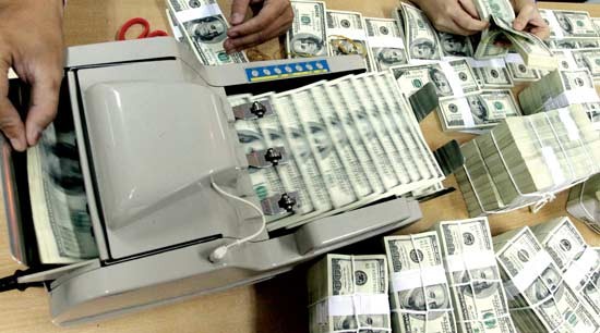 Overseas remittances to HCMC will be 10 percent lower than expected number this year (Illustrative photo)